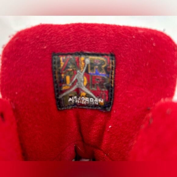 Jordan 10 Retro Bulls Over Broadway Grade School size 5Y - Picture 9 of 11